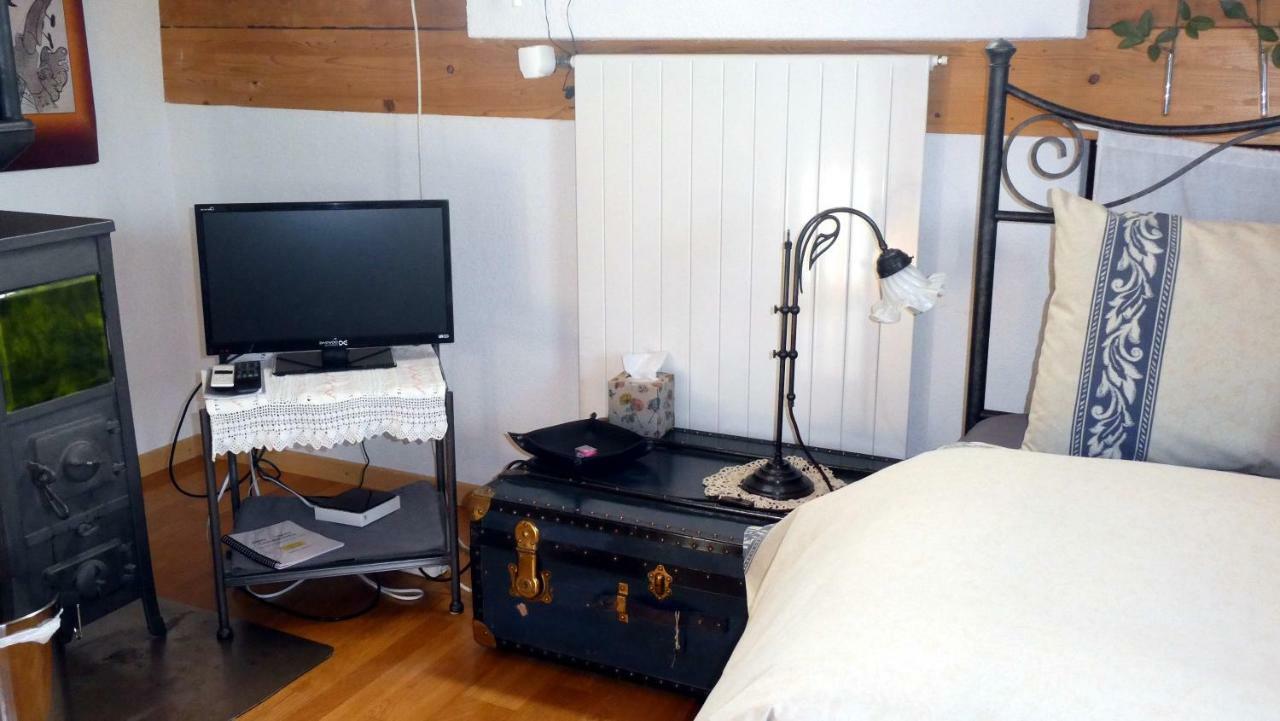 Bed & Breakfast Im Chellhof Benken  Exteriör bild